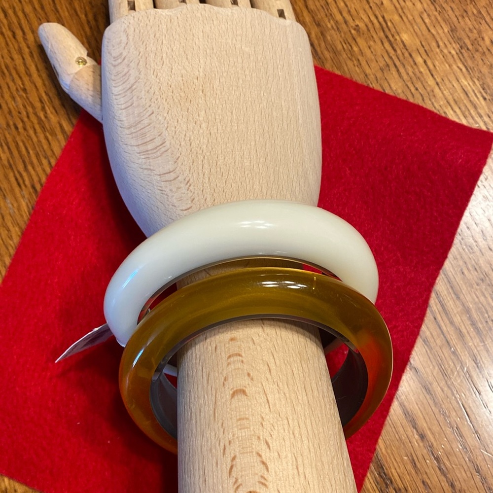 Vintage Plastic Bangle Bracelets - image 3